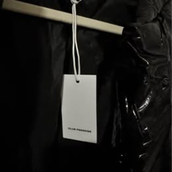 Club Paradise Puffer Jacket - New with tags - Picture 3 of 3